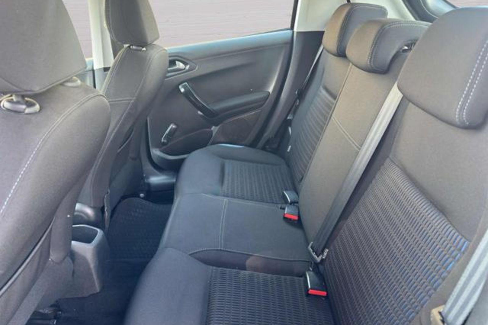 PEUGEOT 208 1.4 8V HDi 68CV 5p. Allure
