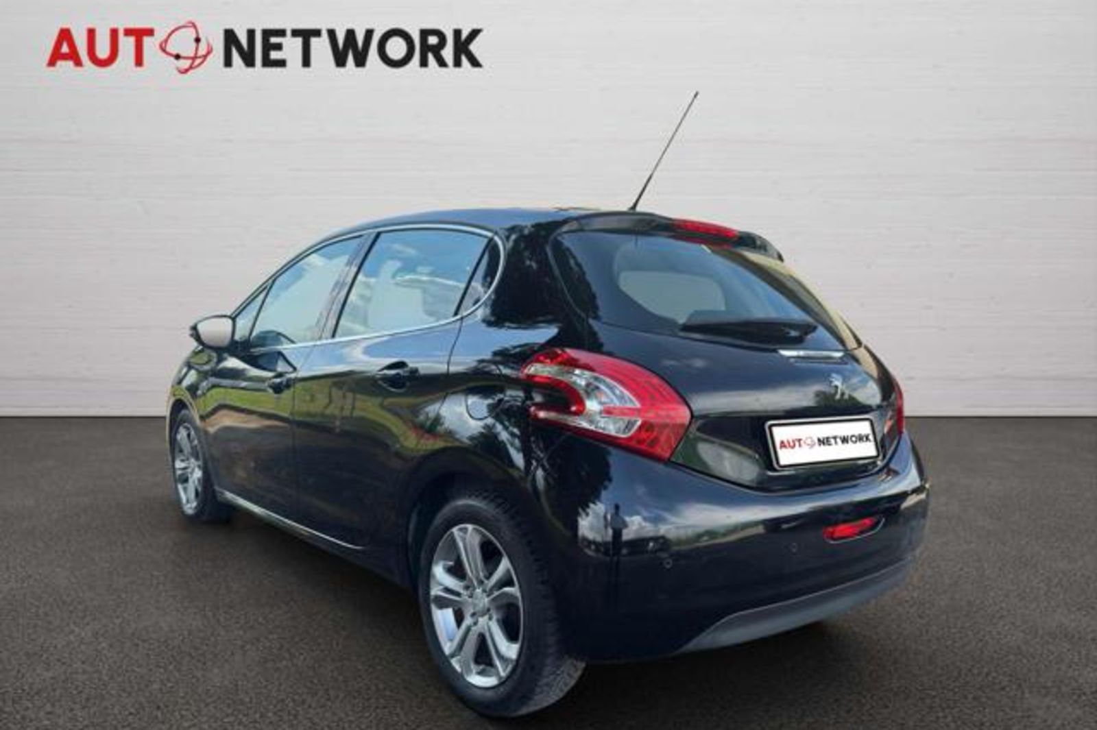 PEUGEOT 208 1.4 8V HDi 68CV 5p. Allure